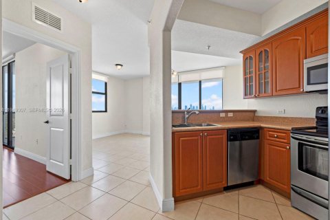 Купить кондоминиум в Майами, Флорида 2 спальни, 112.69м2, № 2089268 - фото 6