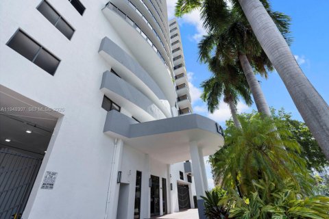 Купить кондоминиум в Майами, Флорида 2 спальни, 112.69м2, № 2089268 - фото 3