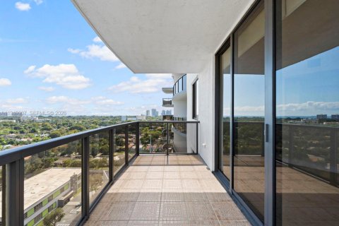 Купить кондоминиум в Майами, Флорида 2 спальни, 112.69м2, № 2089268 - фото 13