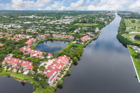 Townhouse in Delray Beach, Florida 3 bedrooms, 267.93 sq.m. № 2392017 - photo 2