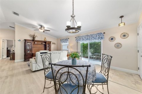 Villa ou maison à vendre à The Villages, Floride: 2 chambres, 107.4 m2 № 1782458 - photo 10