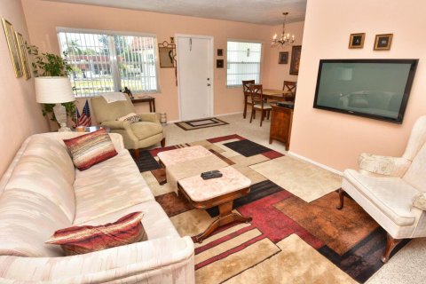 Condo in Stuart, Florida, 1 bedroom № 2185205 - photo 6