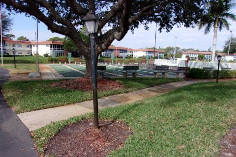 Condo in Stuart, Florida, 1 bedroom № 2185205 - photo 25
