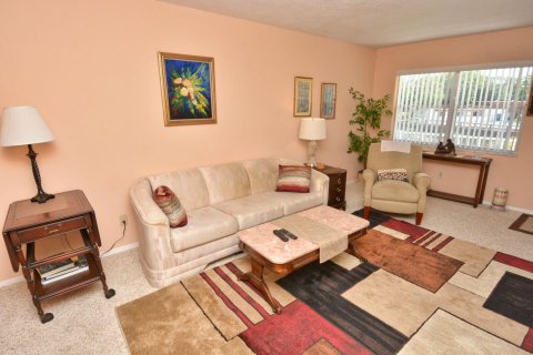 Condo in Stuart, Florida, 1 bedroom № 2185205 - photo 8
