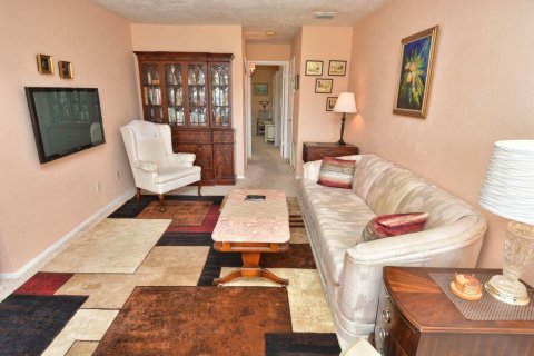 Condo in Stuart, Florida, 1 bedroom № 2185205 - photo 5