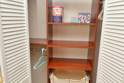 Condo in Stuart, Florida, 1 bedroom № 2185205 - photo 18