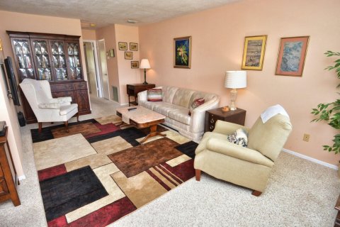 Condo in Stuart, Florida, 1 bedroom № 2185205 - photo 3