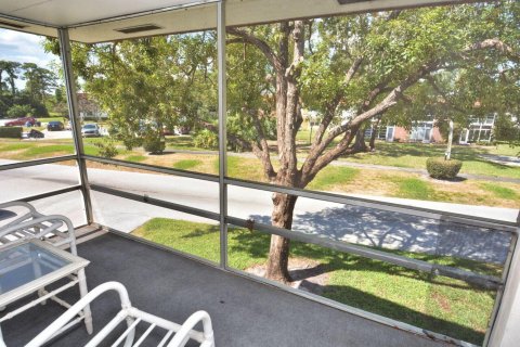Condo in Stuart, Florida, 1 bedroom № 2185205 - photo 22