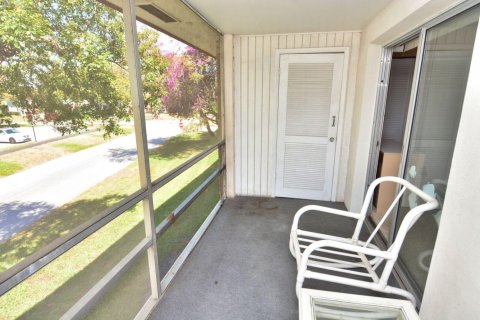 Condo in Stuart, Florida, 1 bedroom № 2185205 - photo 23