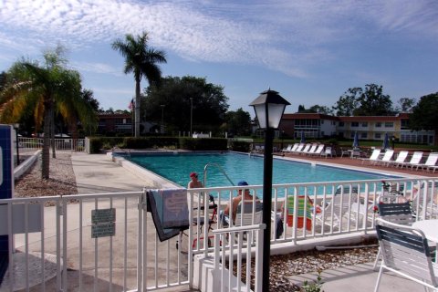 Condo in Stuart, Florida, 1 bedroom № 2185205 - photo 26