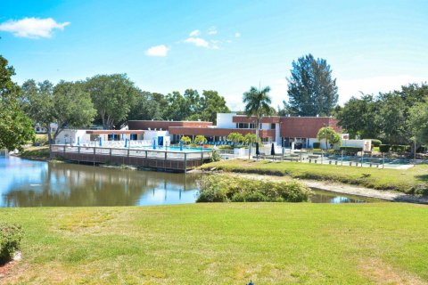Condo in Stuart, Florida, 1 bedroom № 2185205 - photo 24
