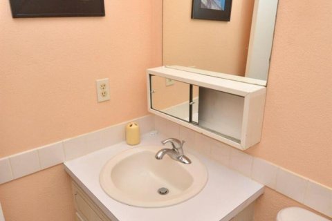 Condo in Stuart, Florida, 1 bedroom № 2185205 - photo 21