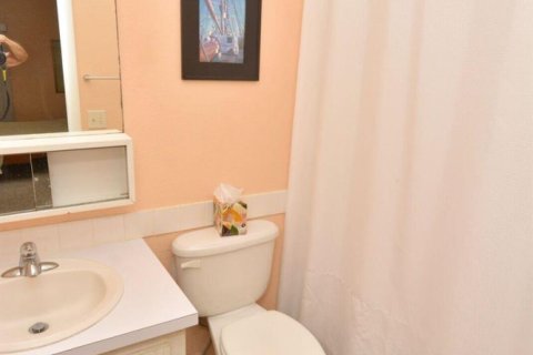 Condo in Stuart, Florida, 1 bedroom № 2185205 - photo 20