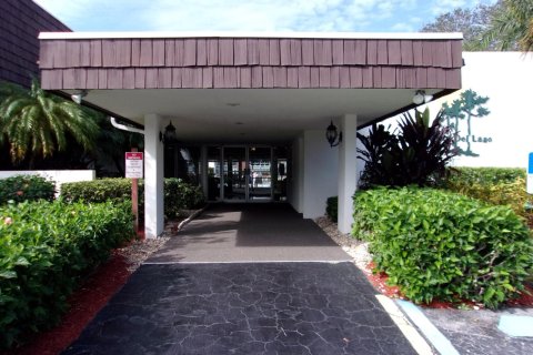 Condo in Stuart, Florida, 1 bedroom № 2185205 - photo 28