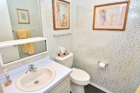 Condo in Stuart, Florida, 1 bedroom № 2185205 - photo 14