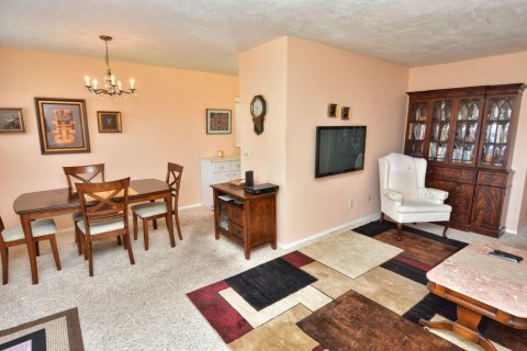 Condo in Stuart, Florida, 1 bedroom № 2185205 - photo 4
