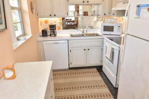 Condo in Stuart, Florida, 1 bedroom № 2185205 - photo 13