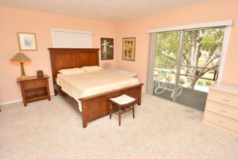 Condo in Stuart, Florida, 1 bedroom № 2185205 - photo 16