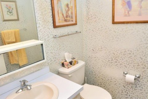 Condo in Stuart, Florida, 1 bedroom № 2185205 - photo 15