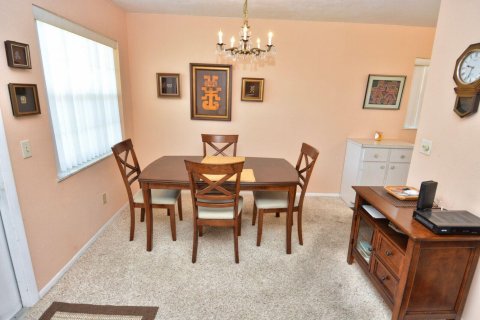 Condo in Stuart, Florida, 1 bedroom № 2185205 - photo 9