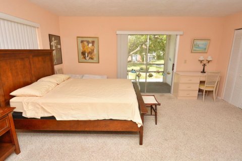 Condo in Stuart, Florida, 1 bedroom № 2185205 - photo 19