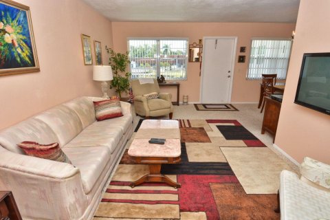 Condo in Stuart, Florida, 1 bedroom № 2185205 - photo 7