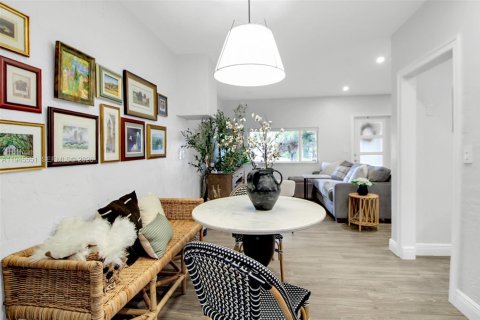 House in Miami, Florida 3 bedrooms, 144.65 sq.m. № 2003138 - photo 7