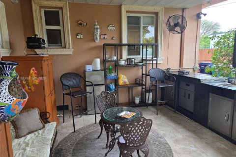 House in Miami, Florida 3 bedrooms, 144.65 sq.m. № 2003138 - photo 25