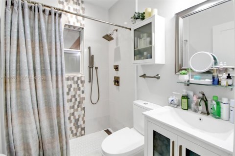 House in Miami, Florida 3 bedrooms, 144.65 sq.m. № 2003138 - photo 21