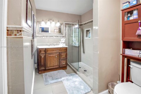 House in Miami, Florida 3 bedrooms, 144.65 sq.m. № 2003138 - photo 23