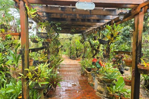 House in Miami, Florida 3 bedrooms, 144.65 sq.m. № 2003138 - photo 26