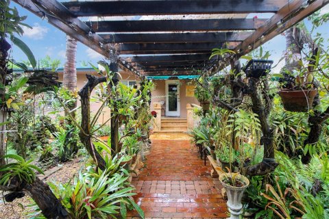 House in Miami, Florida 3 bedrooms, 144.65 sq.m. № 2003138 - photo 27