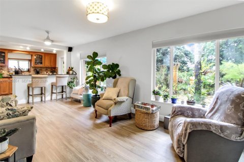 House in Miami, Florida 3 bedrooms, 144.65 sq.m. № 2003138 - photo 14