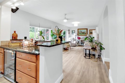 House in Miami, Florida 3 bedrooms, 144.65 sq.m. № 2003138 - photo 15