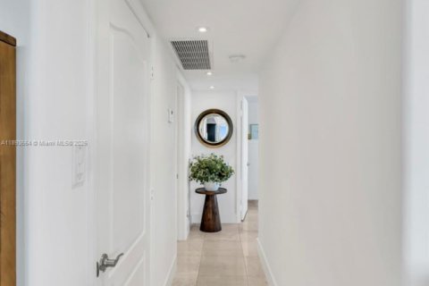 Copropriété à vendre à Miami Beach, Floride: 2 chambres, 135.17 m2 № 2017307 - photo 14