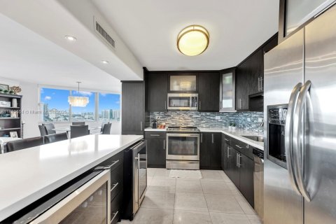 Copropriété à vendre à Miami Beach, Floride: 2 chambres, 135.17 m2 № 2017307 - photo 11