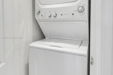 Copropriété à vendre à Miami Beach, Floride: 2 chambres, 135.17 m2 № 2017307 - photo 17