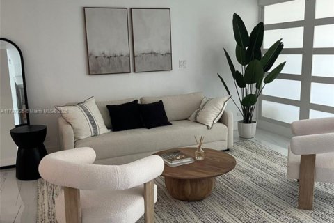 Condo in Miami Beach, Florida, 1 bedroom  № 1960908 - photo 3