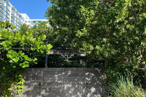 Condo in Miami Beach, Florida, 1 bedroom  № 1960908 - photo 20