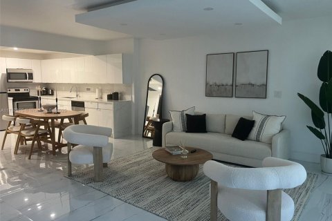 Condo in Miami Beach, Florida, 1 bedroom  № 1960908 - photo 16
