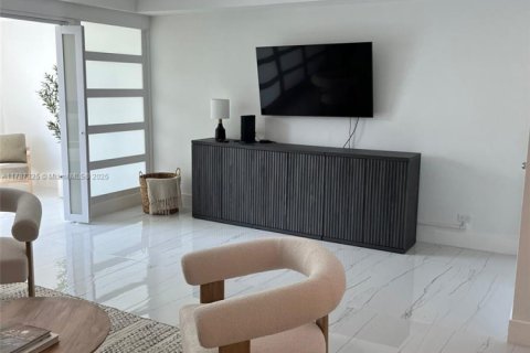 Condo in Miami Beach, Florida, 1 bedroom  № 1960908 - photo 6