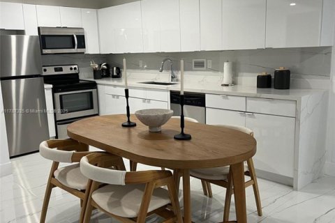 Condo in Miami Beach, Florida, 1 bedroom  № 1960908 - photo 5