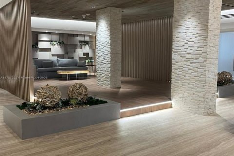 Condo in Miami Beach, Florida, 1 bedroom  № 1960908 - photo 11