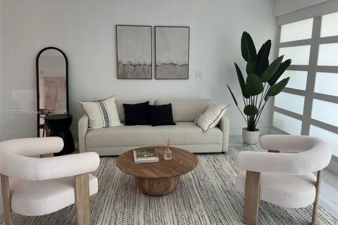 Condo in Miami Beach, Florida, 1 bedroom  № 1960908 - photo 1