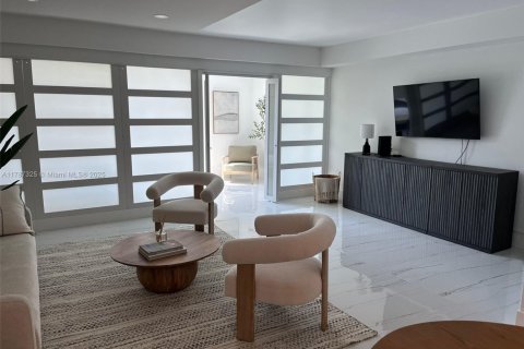 Condo in Miami Beach, Florida, 1 bedroom  № 1960908 - photo 2