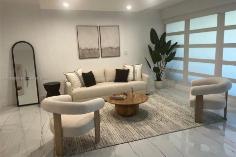 Condo in Miami Beach, Florida, 1 bedroom  № 1960908 - photo 15