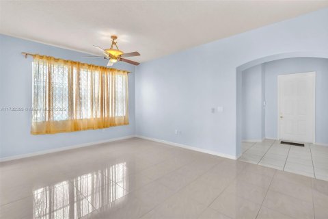 House in Miramar, Florida 5 bedrooms, 248.42 sq.m. № 1726344 - photo 22