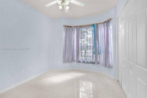House in Miramar, Florida 5 bedrooms, 248.42 sq.m. № 1726344 - photo 18