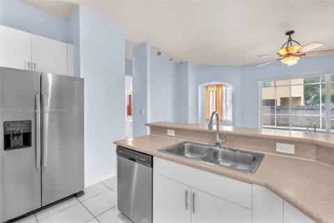 House in Miramar, Florida 5 bedrooms, 248.42 sq.m. № 1726344 - photo 27