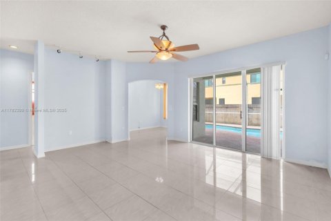 House in Miramar, Florida 5 bedrooms, 248.42 sq.m. № 1726344 - photo 23